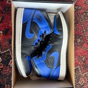 Air Jordan 1 Retro High Black & Blue